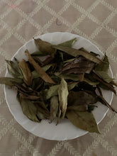 Load image into Gallery viewer, Soursop leaves
